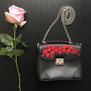 ✨HP✨ Express Floral Embroidered Chain Crossbody